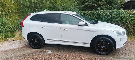 Volvo XC60 2 of 10