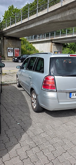 Opel Zafira 2 of 4