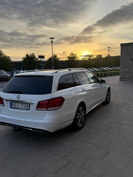 Mercedes-Benz E250 4 of 7
