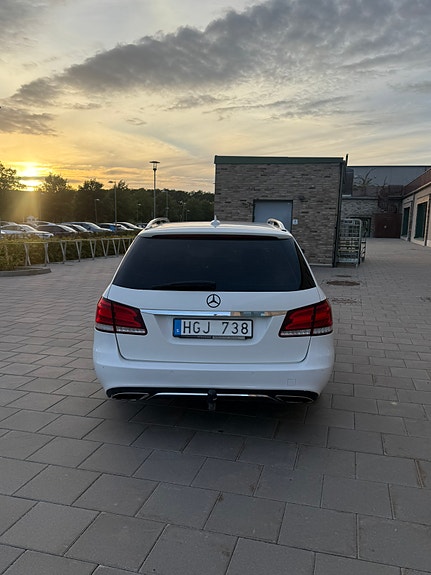 Mercedes-Benz E250 5 of 7