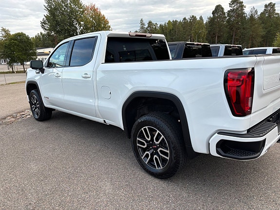 GMC Sierra 1500 2 of 9