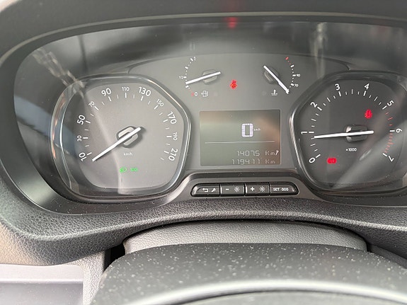 Opel Vivaro 14 of 15