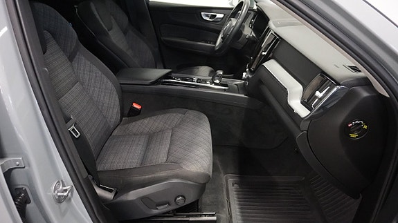 Volvo XC60 12 of 24