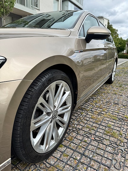 Volkswagen Passat 14 of 30