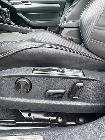 Volkswagen Passat 17 of 30