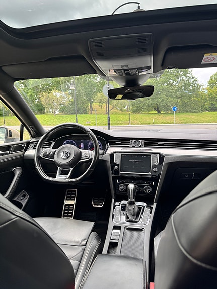 Volkswagen Passat 10 of 30