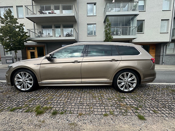Volkswagen Passat 13 of 30