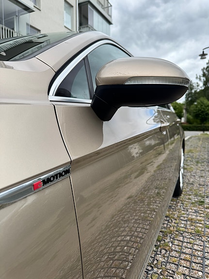Volkswagen Passat 16 of 30
