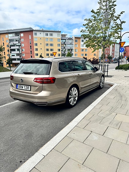 Volkswagen Passat 25 of 30