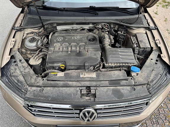 Volkswagen Passat 22 of 30