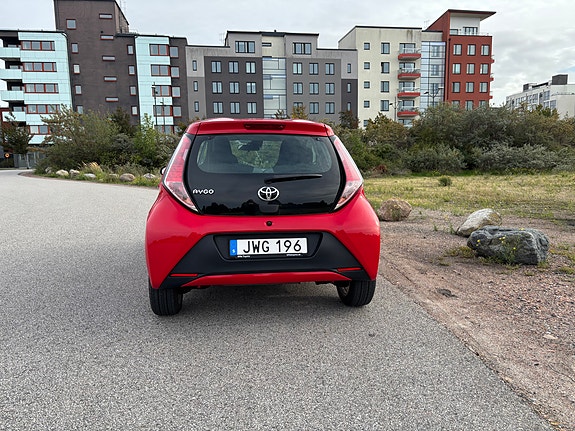 Toyota Aygo 2 of 7