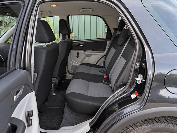 Suzuki SX4 10 of 15