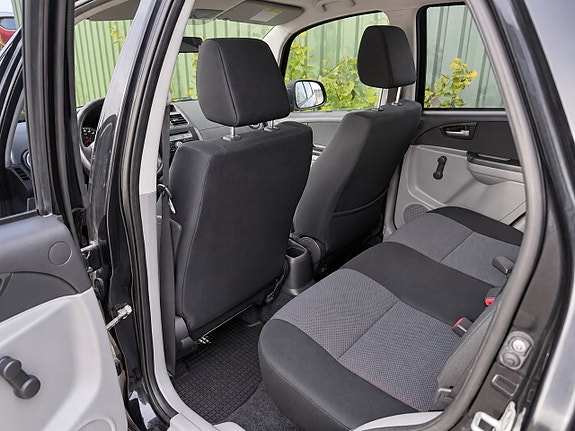 Suzuki SX4 11 of 15