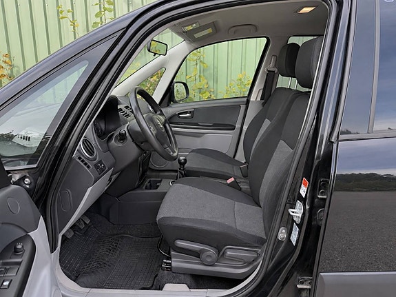 Suzuki SX4 8 of 15