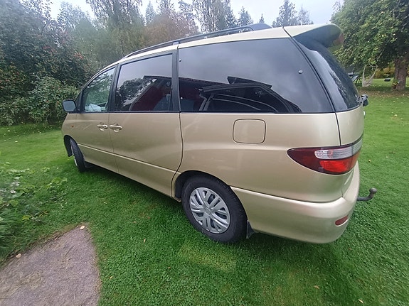 Toyota Previa 3 of 9