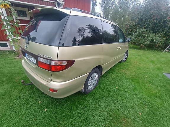 Toyota Previa 4 of 9