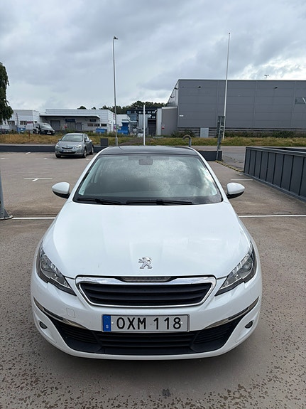 Peugeot 308 2 of 6