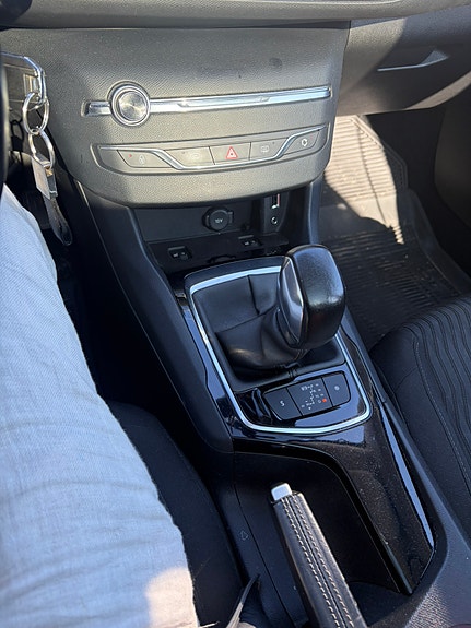 Peugeot 308 3 of 6