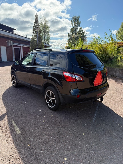 Nissan Qashqai+2 2 of 7
