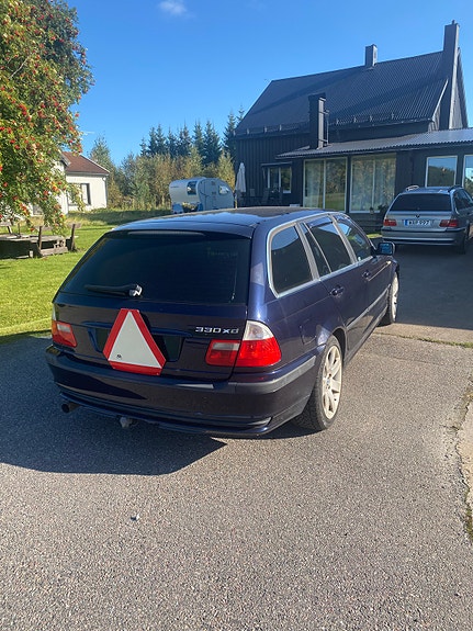 BMW 330xd 3 of 7