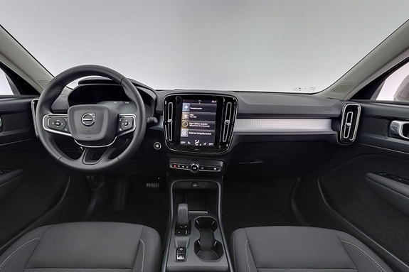 Volvo XC40 7 of 23