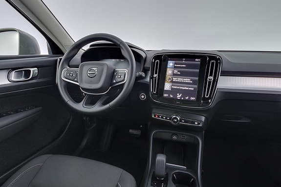 Volvo XC40 8 of 23