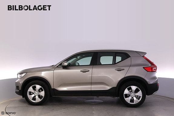 Volvo XC40 2 of 23