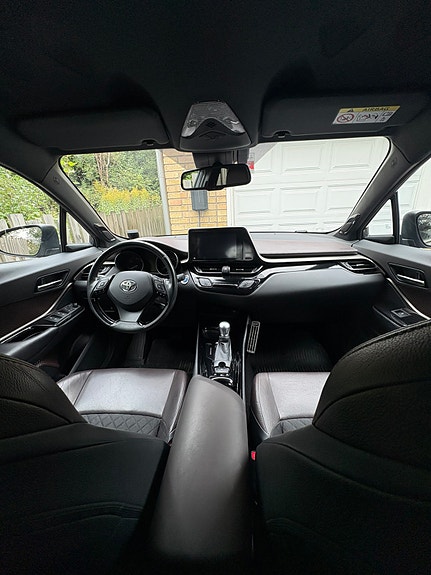 Toyota C-HR 7 of 15