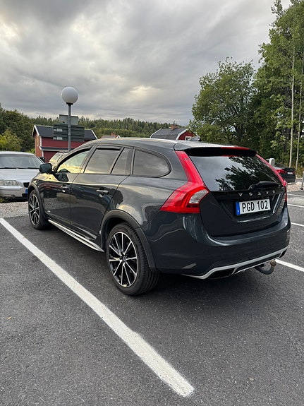 Volvo V60 Cross Country 3 of 4