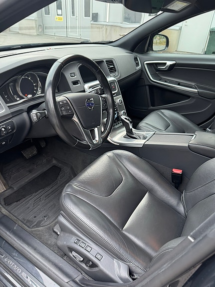 Volvo V60 Cross Country 4 of 4