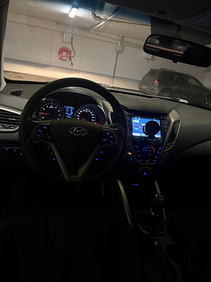 Hyundai Veloster 5 of 7