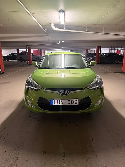 Hyundai Veloster 3 of 7
