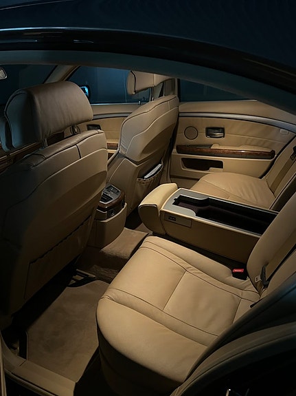 BMW 745i 15 of 26