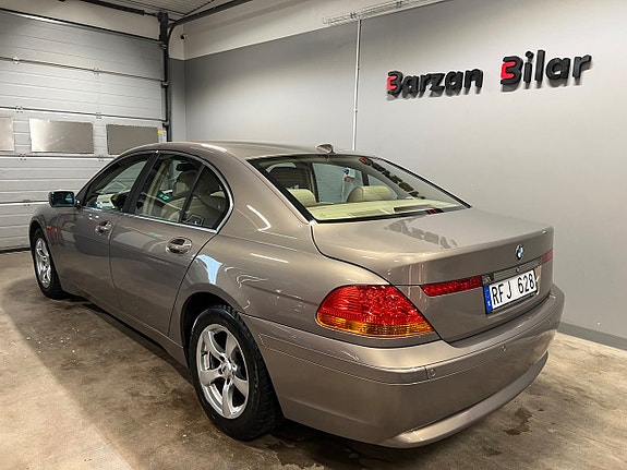 BMW 745i 9 of 26