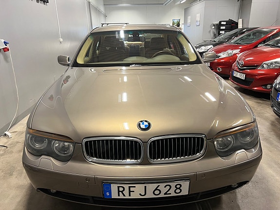 BMW 745i 2 of 26