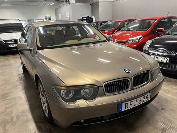 BMW 745i 6 of 26