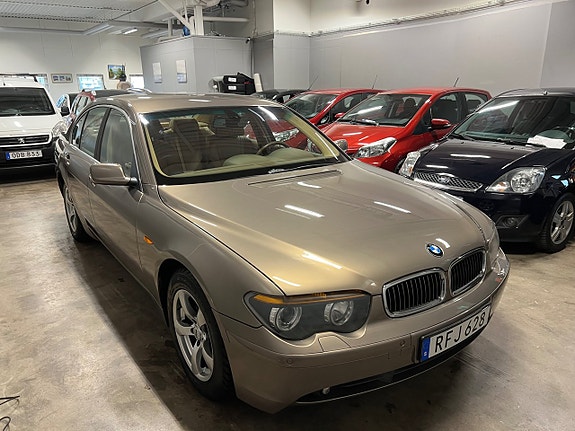 BMW 745i 4 of 26