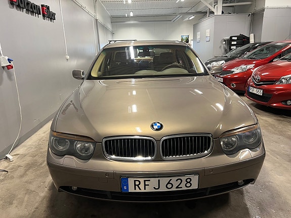 BMW 745i 12 of 26
