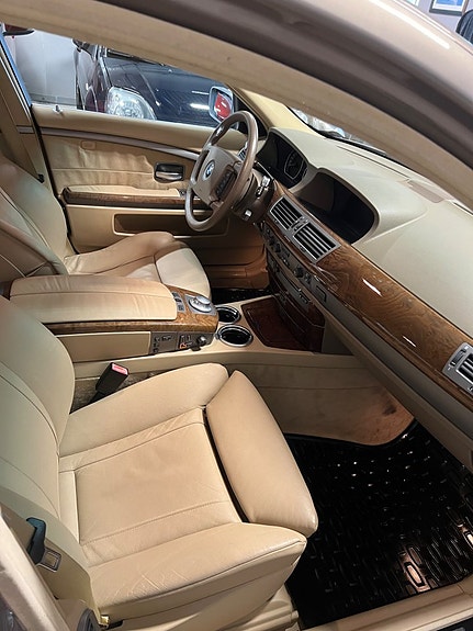 BMW 745i 19 of 26