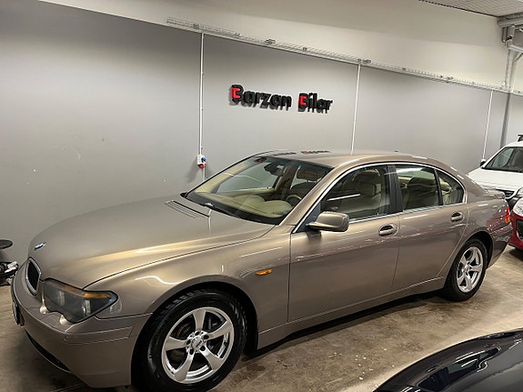 BMW 745i 10 of 26