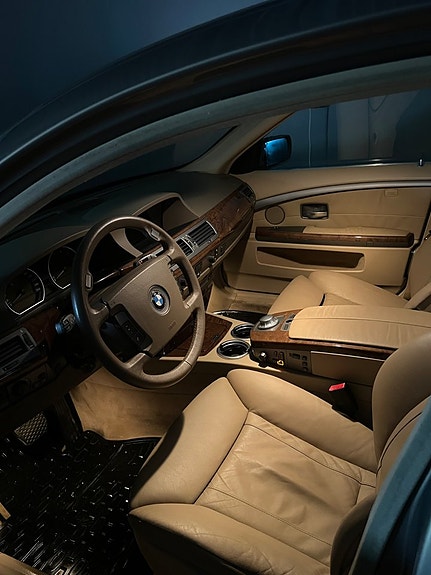BMW 745i 17 of 26