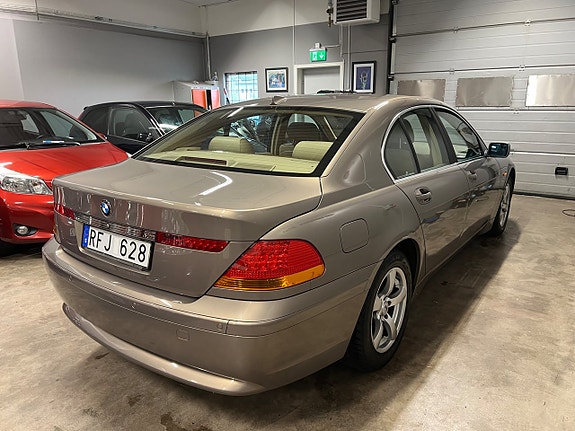 BMW 745i 23 of 26
