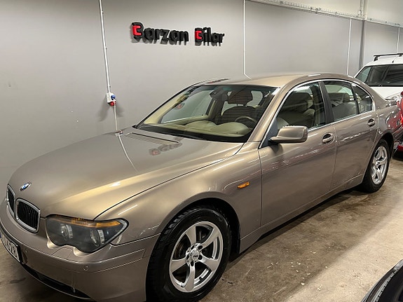 BMW 745i 7 of 26