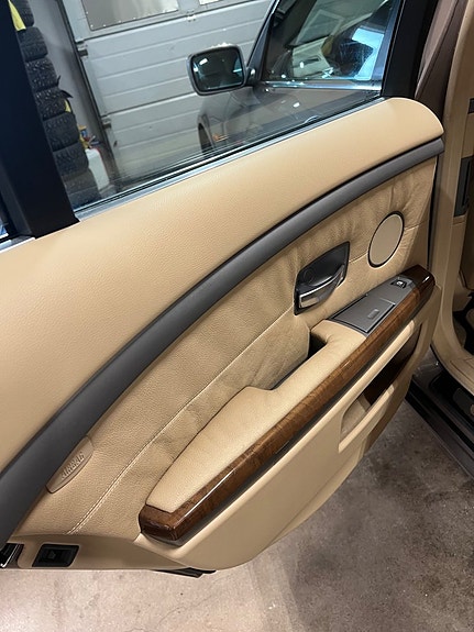BMW 745i 20 of 26