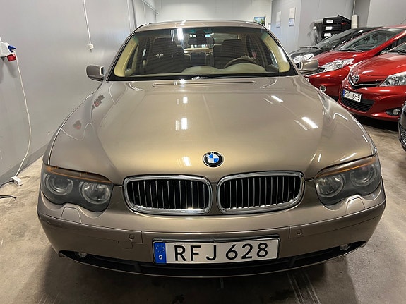 BMW 745i 13 of 26