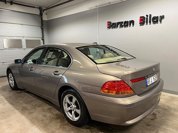 BMW 745i 22 of 26