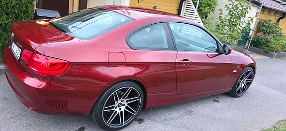 BMW 320i 4 of 7