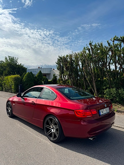BMW 320i 2 of 7