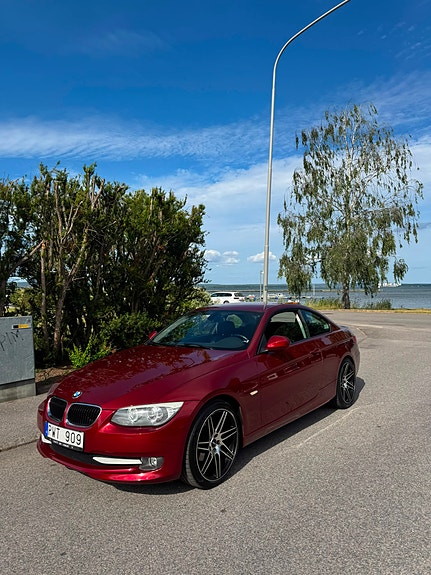 BMW 320i 3 of 7