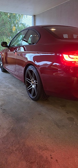 BMW 320i 5 of 7